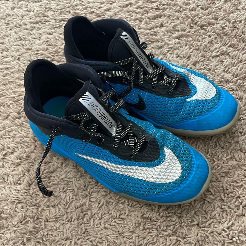Boys youth basketball shoes. Nike Future Flight